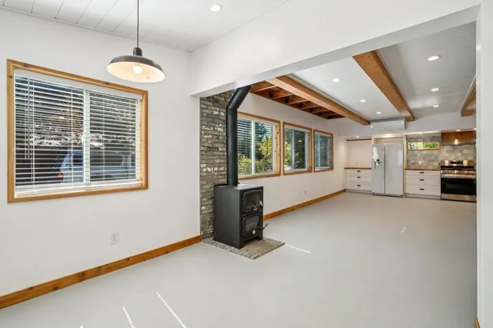 31-web-or-mls-Strawberry Valley Dr-S1604