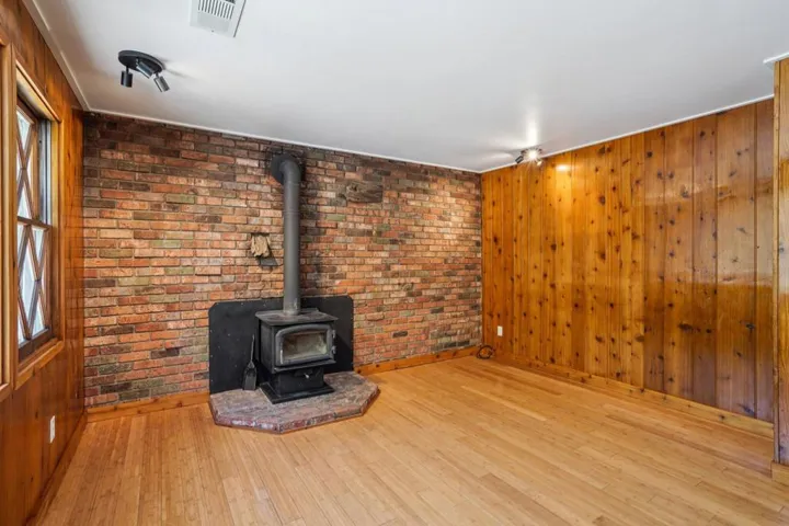 6-web-or-mls-Strawberry Valley Dr-S1604-