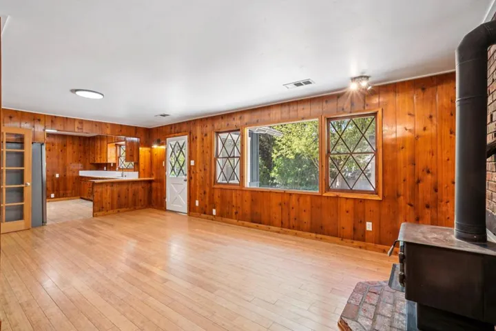 8-web-or-mls-Strawberry Valley Dr-S1604-