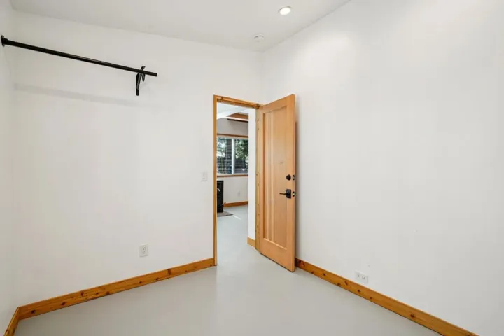 43-web-or-mls-Strawberry Valley Dr-S1604