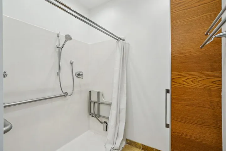 21-web-or-mls-Strawberry Valley Dr-S1604