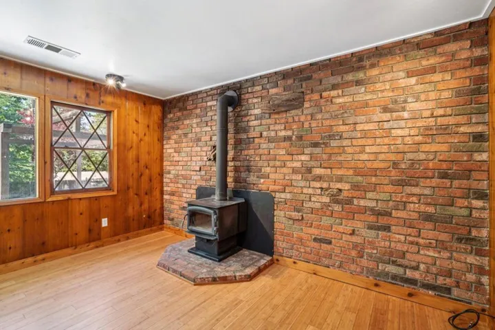 7-web-or-mls-Strawberry Valley Dr-S1604-