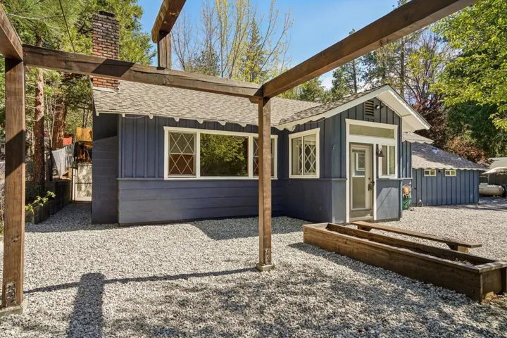 2-web-or-mls-Strawberry Valley Dr-S1604-