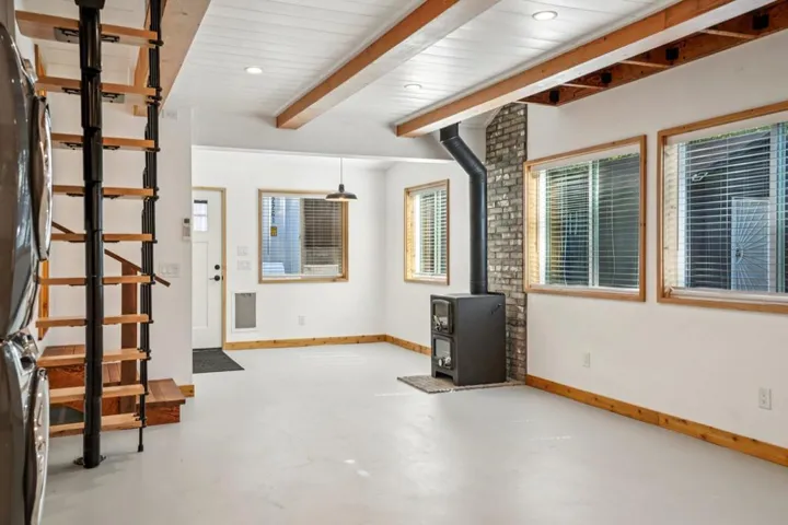34-web-or-mls-Strawberry Valley Dr-S1604