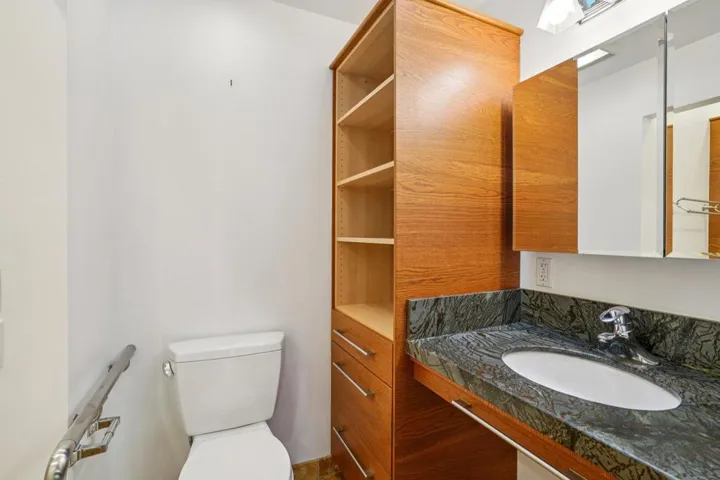 20-web-or-mls-Strawberry Valley Dr-S1604