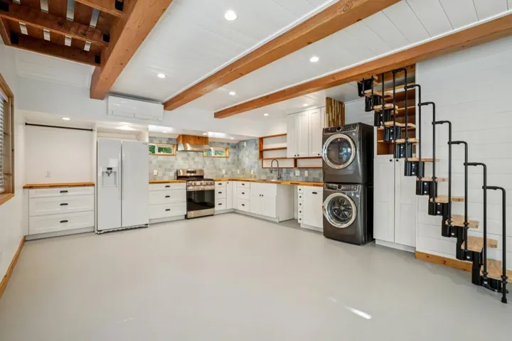 33-web-or-mls-Strawberry Valley Dr-S1604