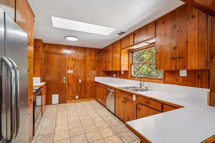 12-web-or-mls-Strawberry Valley Dr-S1604