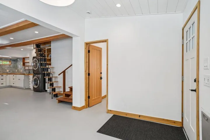 40-web-or-mls-Strawberry Valley Dr-S1604