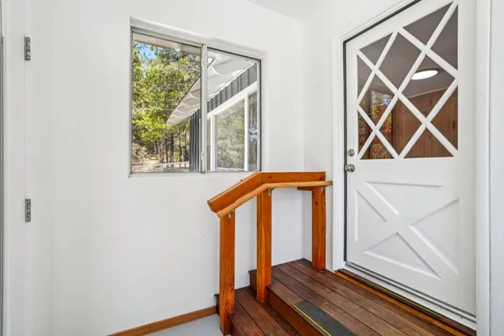 3-web-or-mls-Strawberry Valley Dr-S1604-