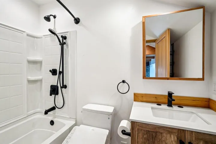 39-web-or-mls-Strawberry Valley Dr-S1604