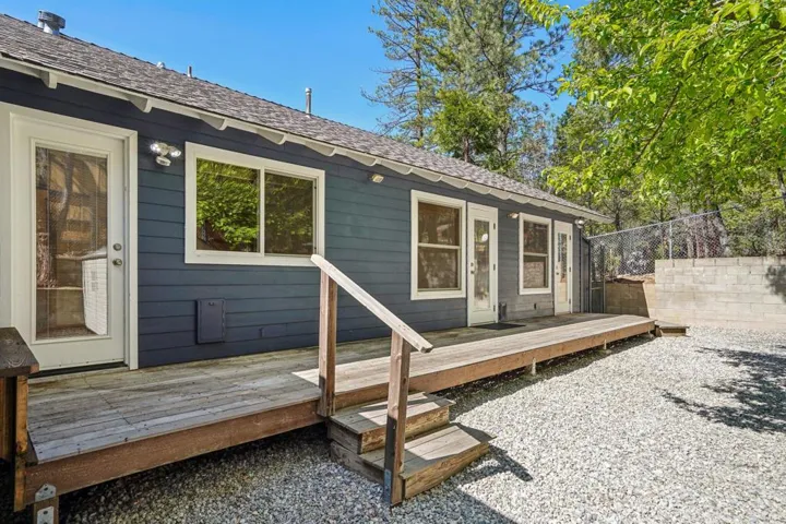 28-web-or-mls-Strawberry Valley Dr-S1604