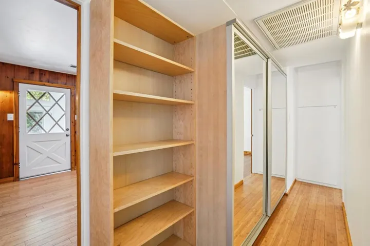 24-web-or-mls-Strawberry Valley Dr-S1604