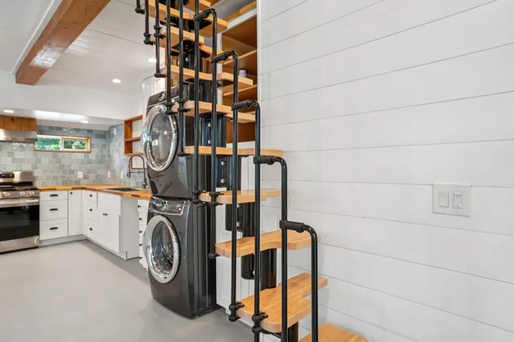 37-web-or-mls-Strawberry Valley Dr-S1604