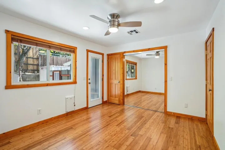 16-web-or-mls-Strawberry Valley Dr-S1604