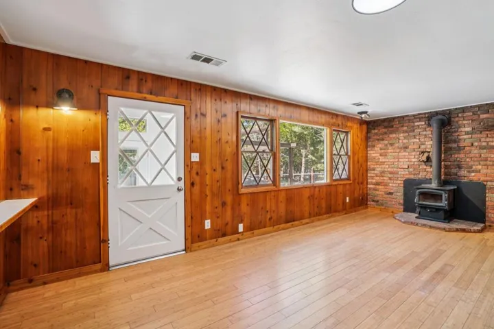 5-web-or-mls-Strawberry Valley Dr-S1604-