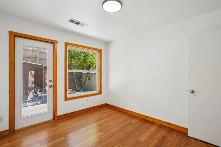 25-web-or-mls-Strawberry Valley Dr-S1604