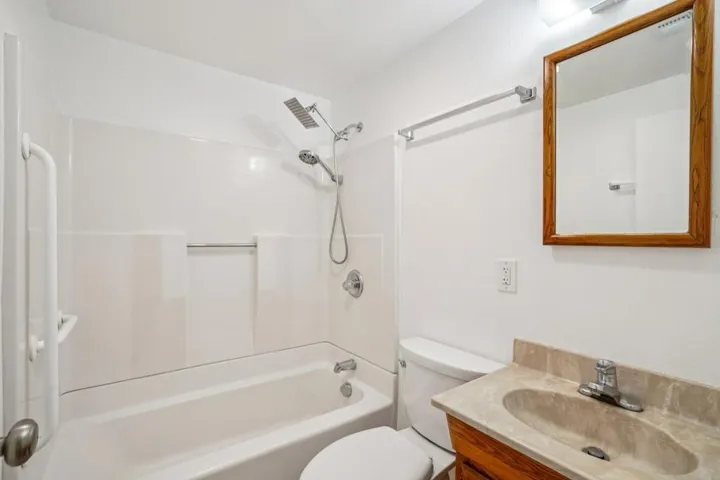 15-web-or-mls-Strawberry Valley Dr-S1604