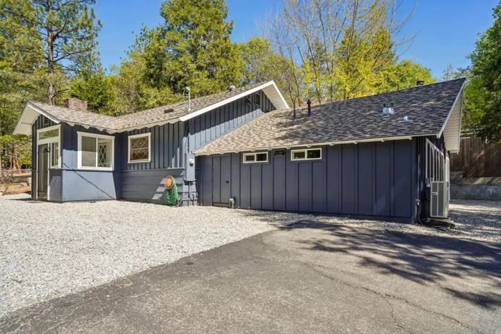 1-web-or-mls-Strawberry Valley Dr-S1604-
