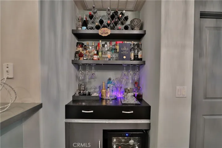 Bar/or office area