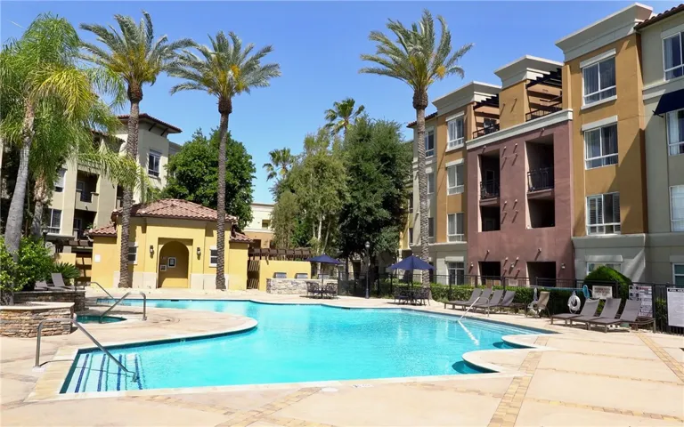 Sparking community pool