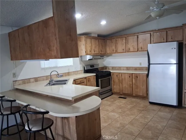 24600 Mountain Avenue 92, Hemet, California 92544
