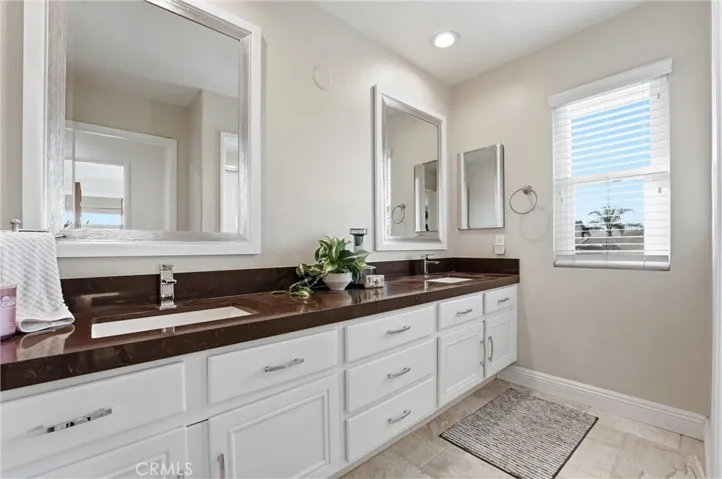 Full Upstairs Bath with double vanity
