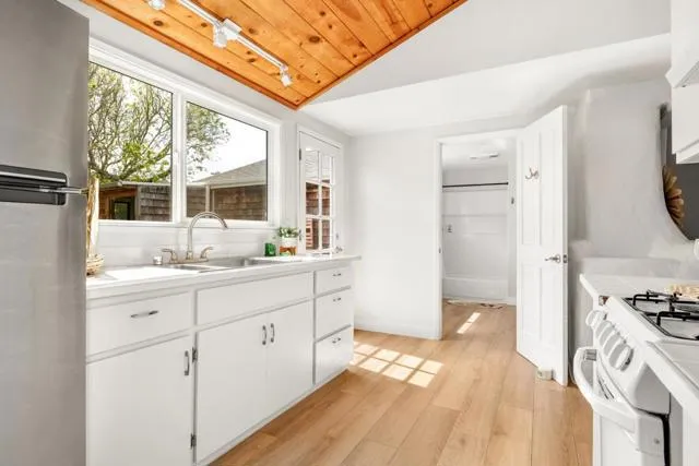 460 Rodriguez Street, Santa Cruz, California 95062
