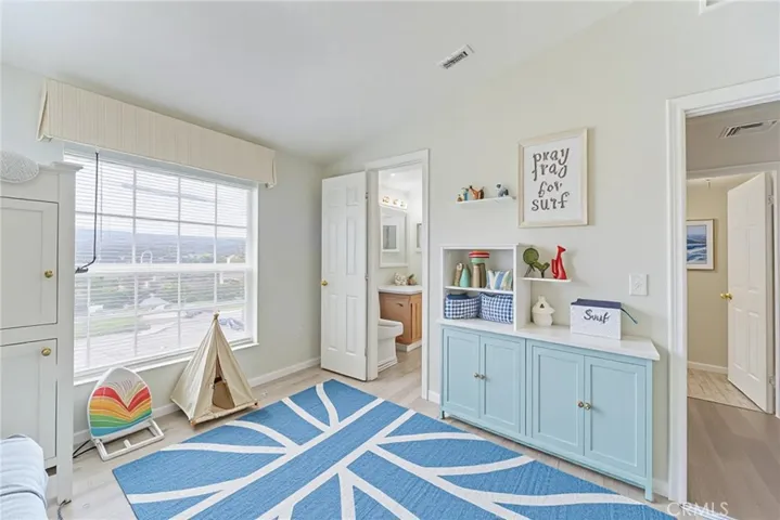 Fourth bedroom VS