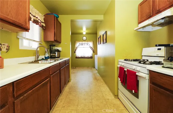 522 W Hillcrest Boulevard, Inglewood, California 90301