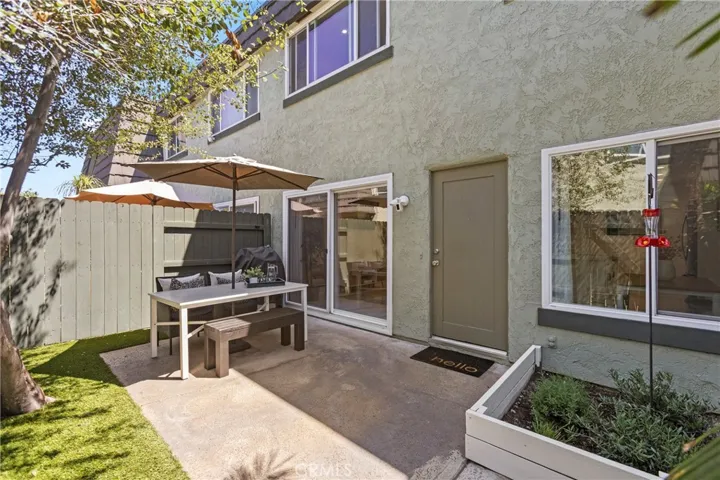 1632 Iowa, Costa Mesa, California 92626