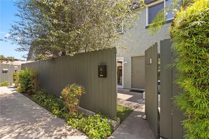 1632 Iowa, Costa Mesa, California 92626