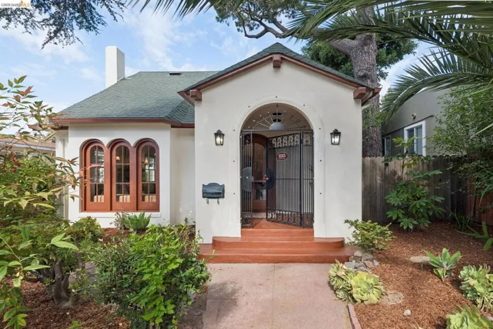 WELCOME TO 3215 FRUITVALE - Beautiful Front Garden