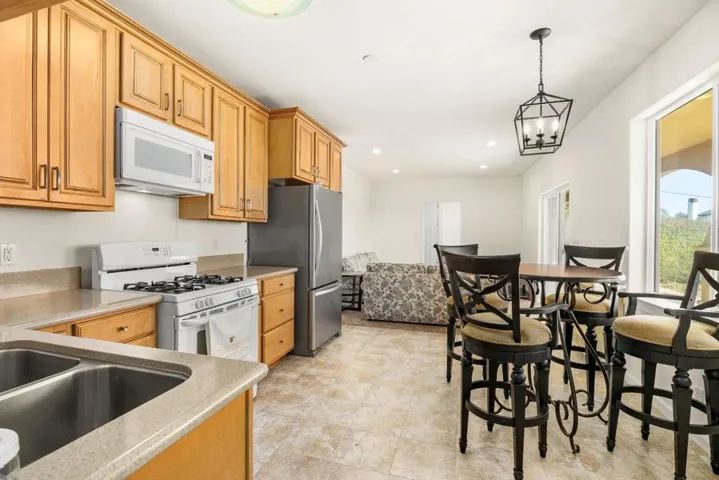 960 Smith Road, Watsonville, California 95076