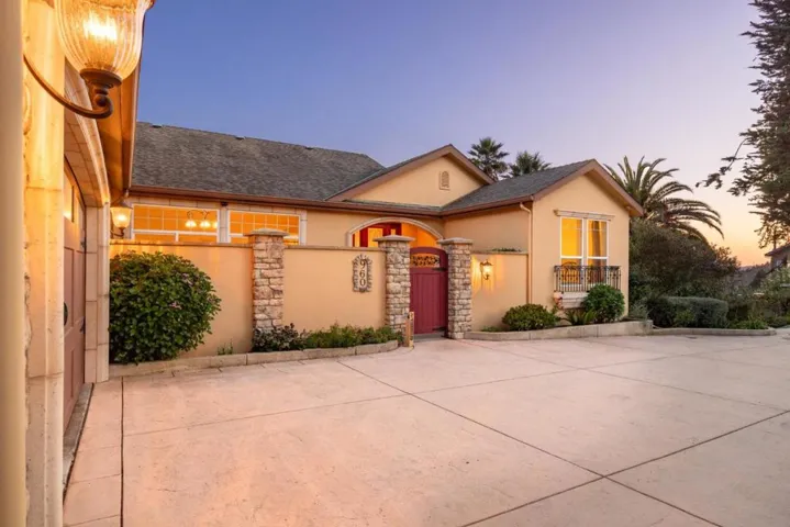 960 Smith Road, Watsonville, California 95076