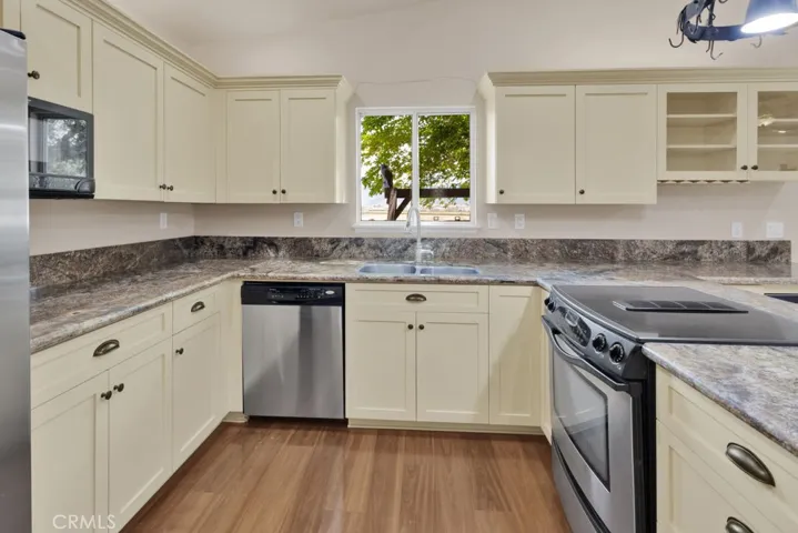 2nd unit full kitchen