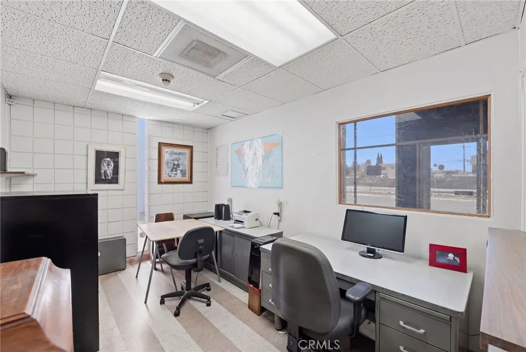 Digitally enhanced (cleared space)-receptionist area