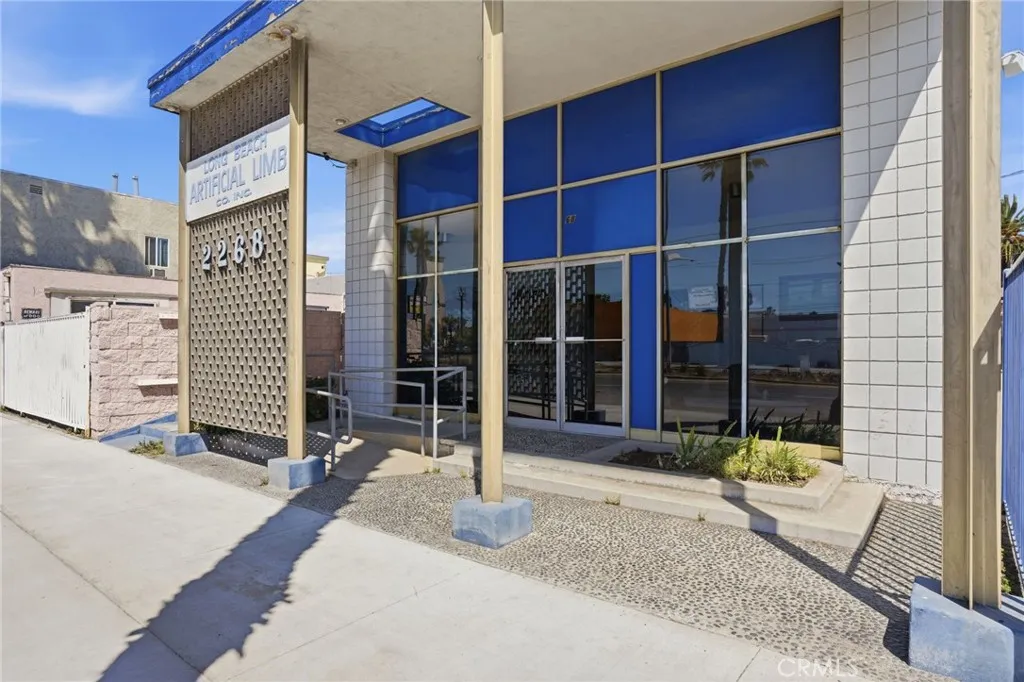 2268 Long Beach Blvd.