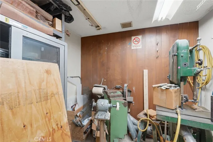 Back work area/ storage