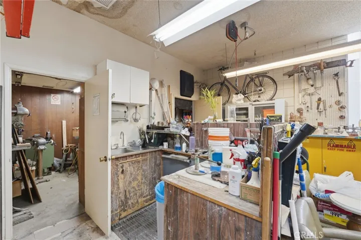 Working sink area/ water station
