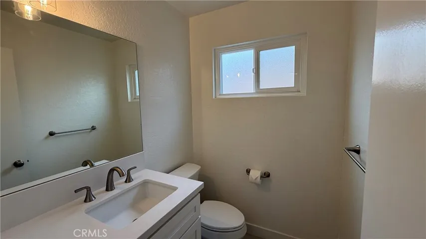 downstairs 1/2 bath