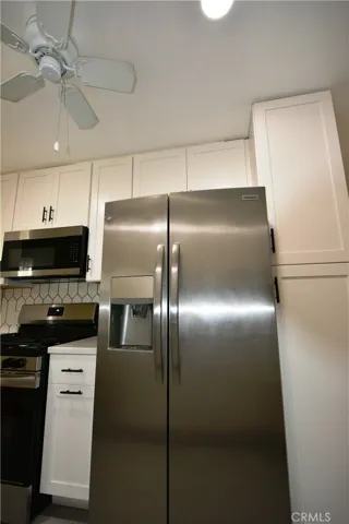 Yes, the refrigerator is included!