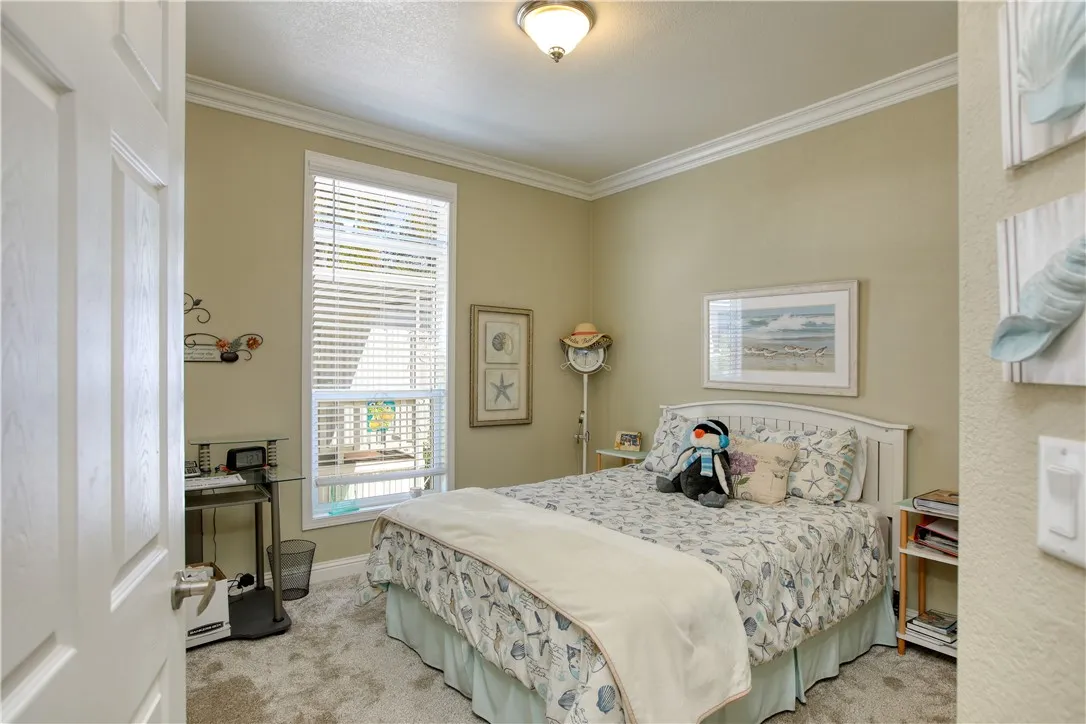 Guest bedroom.