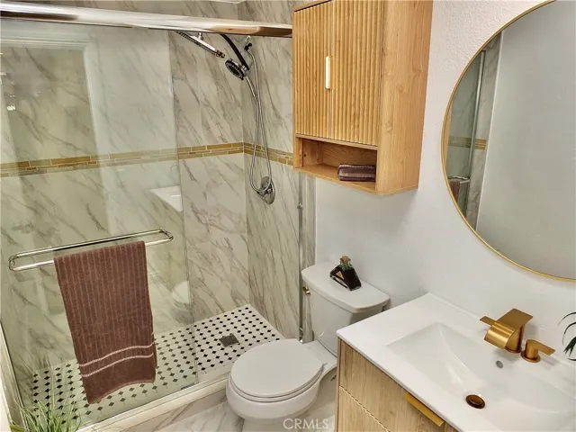 Main bathroom with luxe rain shower.