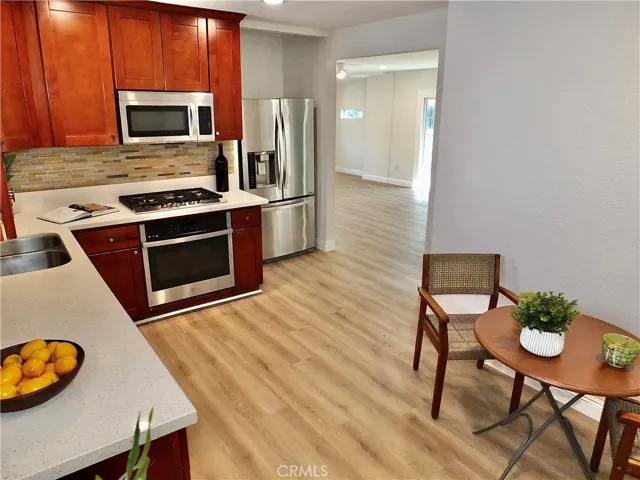 Lerge kitchen with dining area.