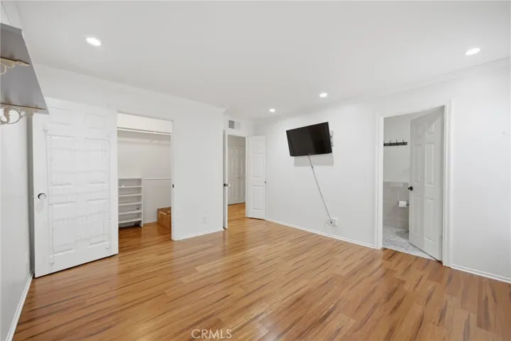 Spacious bedroom with ensuite bath, walk-in closet &  bamboo flooring!