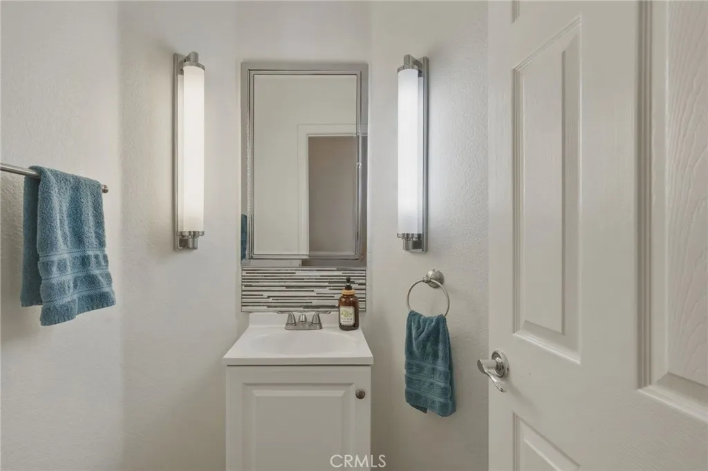 23993 Via Madrid, Murrieta Powder Room