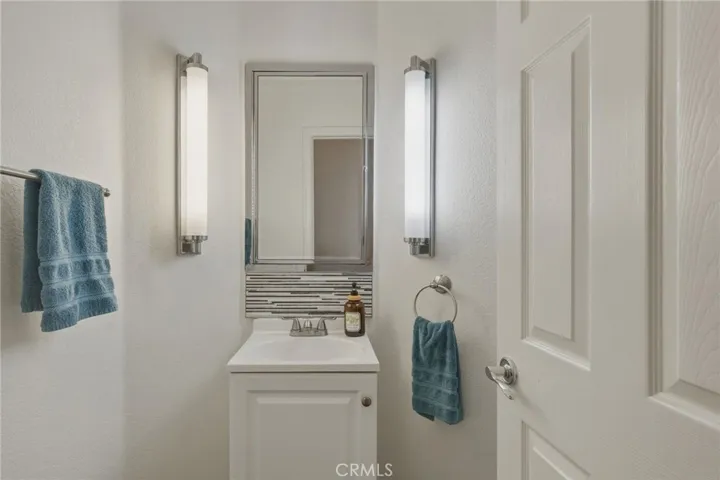 23993 Via Madrid, Murrieta Powder Room