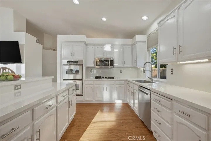 23993 Via Madrid, Murrieta Kitchen