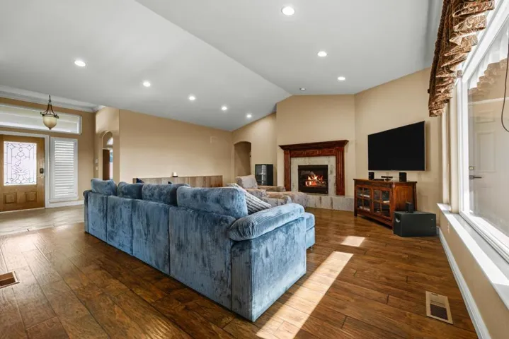 303 Taryn Court, Hollister, California 95023