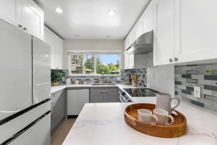 14351 Saratoga Avenue B, Saratoga, California 95070